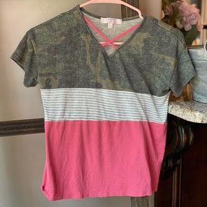 Moa Moa shirt size medium